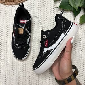 Levi’s Naya| Kids (unisex) lace up shoes NWOT